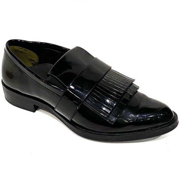 SOLD💋 ZARA Black Parent Leather Fringed Top Loafers Size 6 - Picture 1 of 8